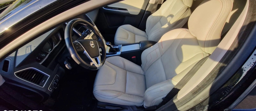 Volvo XC 60 cena 66000 przebieg: 254155, rok produkcji 2015 z Warszawa małe 529